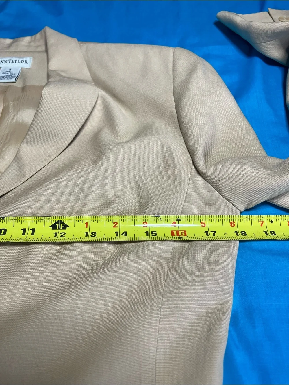 Ann Taylor 100% Silk Fitted Blazer Jacket Tan Beige Size 2